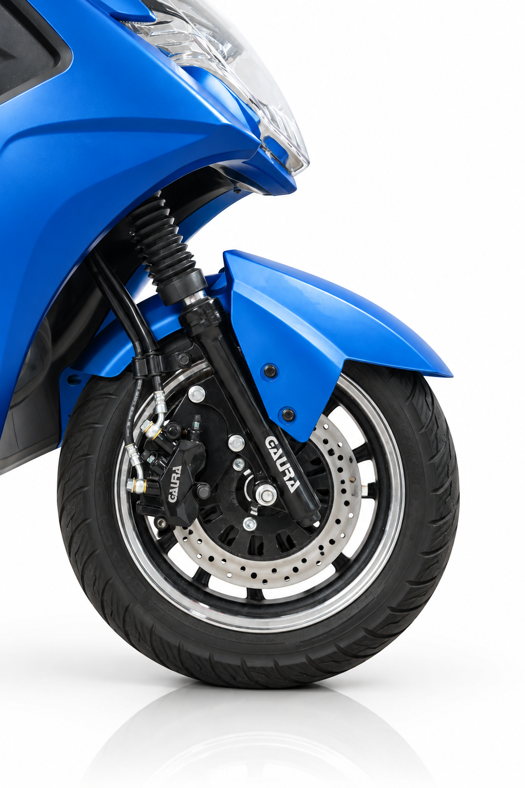 GAURA G6 telescopic front fork and front disc brake close-up